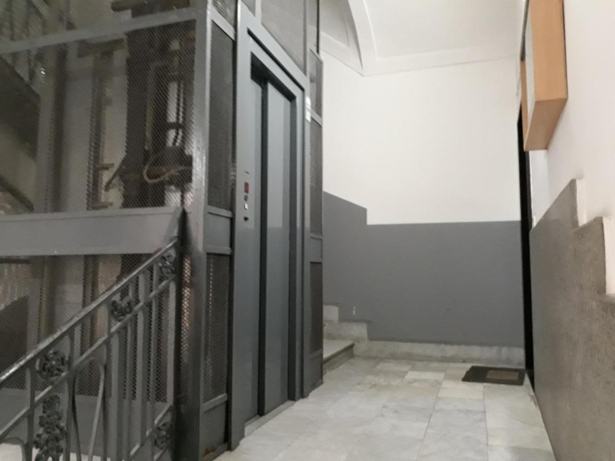Appartamento City Center Naples Luaran gambar