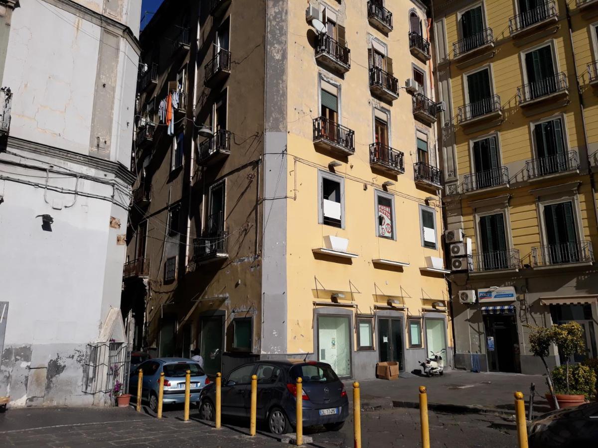 Appartamento City Center Naples Luaran gambar