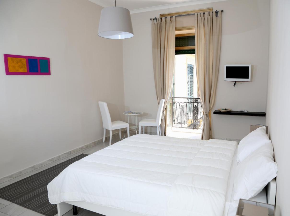 Appartamento City Center Naples Luaran gambar
