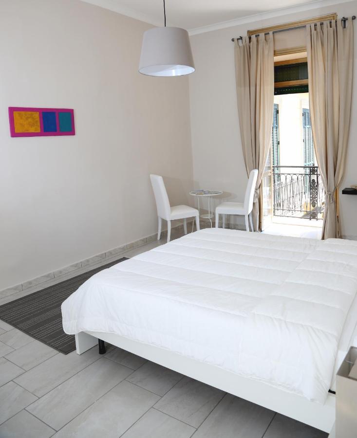 Appartamento City Center Naples Luaran gambar