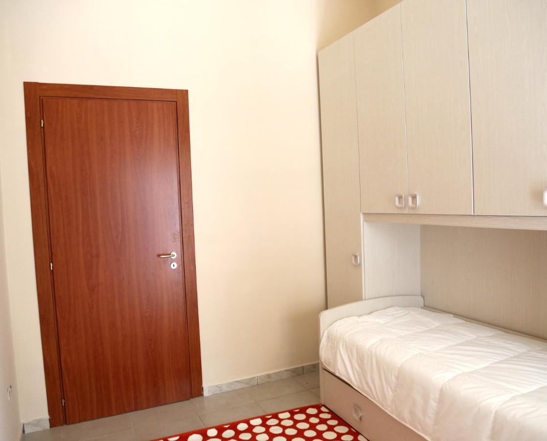 Appartamento City Center Naples Luaran gambar
