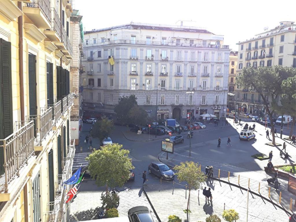 Appartamento City Center Naples Luaran gambar