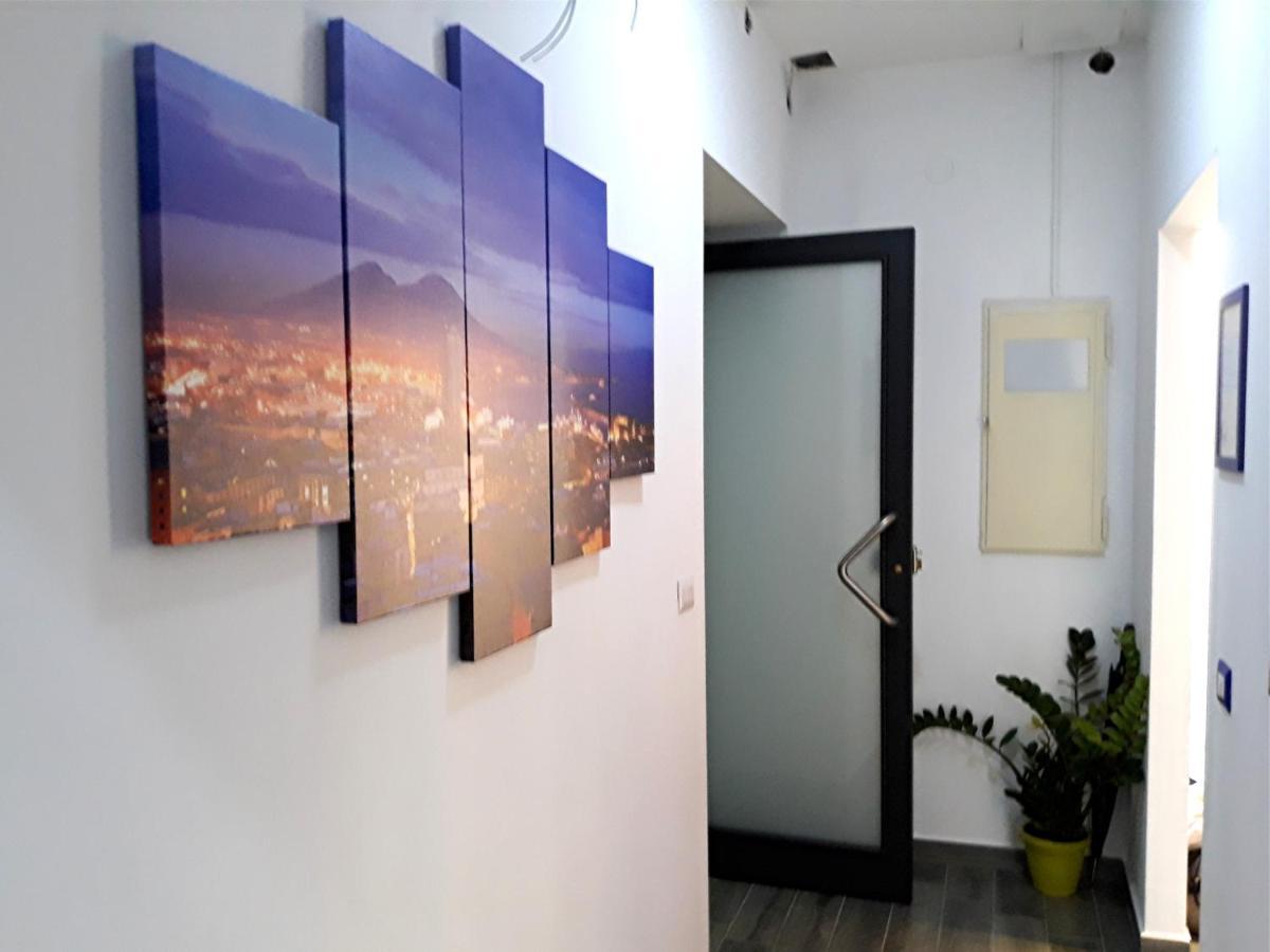 Appartamento City Center Naples Luaran gambar