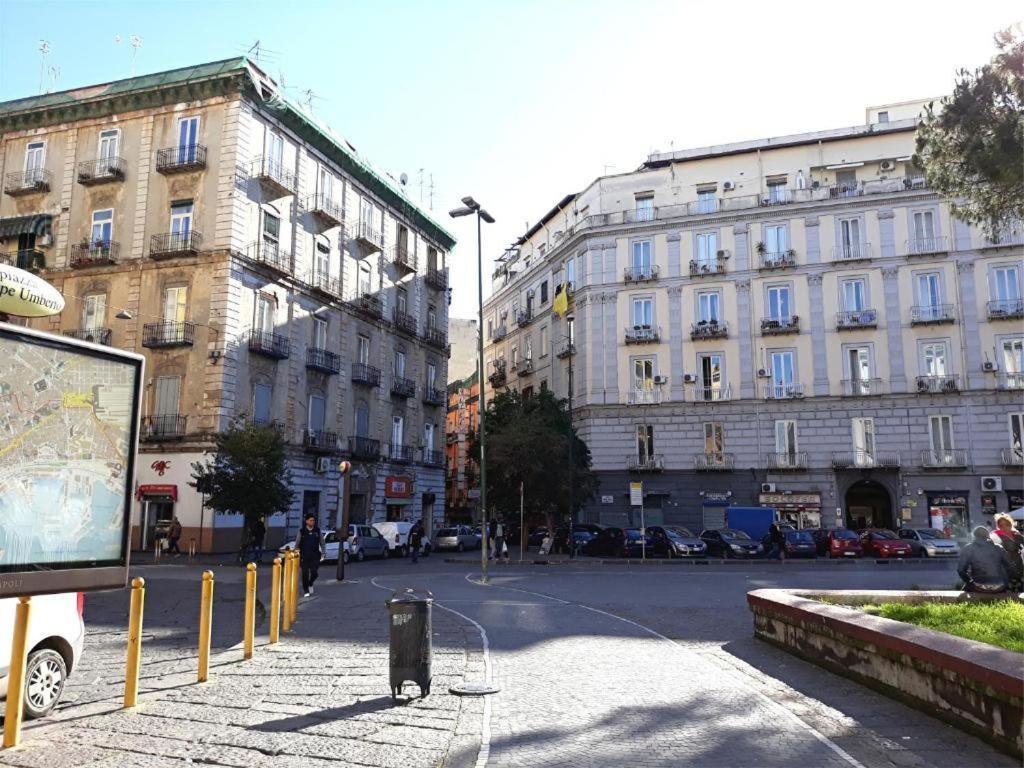Appartamento City Center Naples Luaran gambar